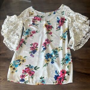 Miin Women’s Off-White Floral Dress with Lace Sleeves Large